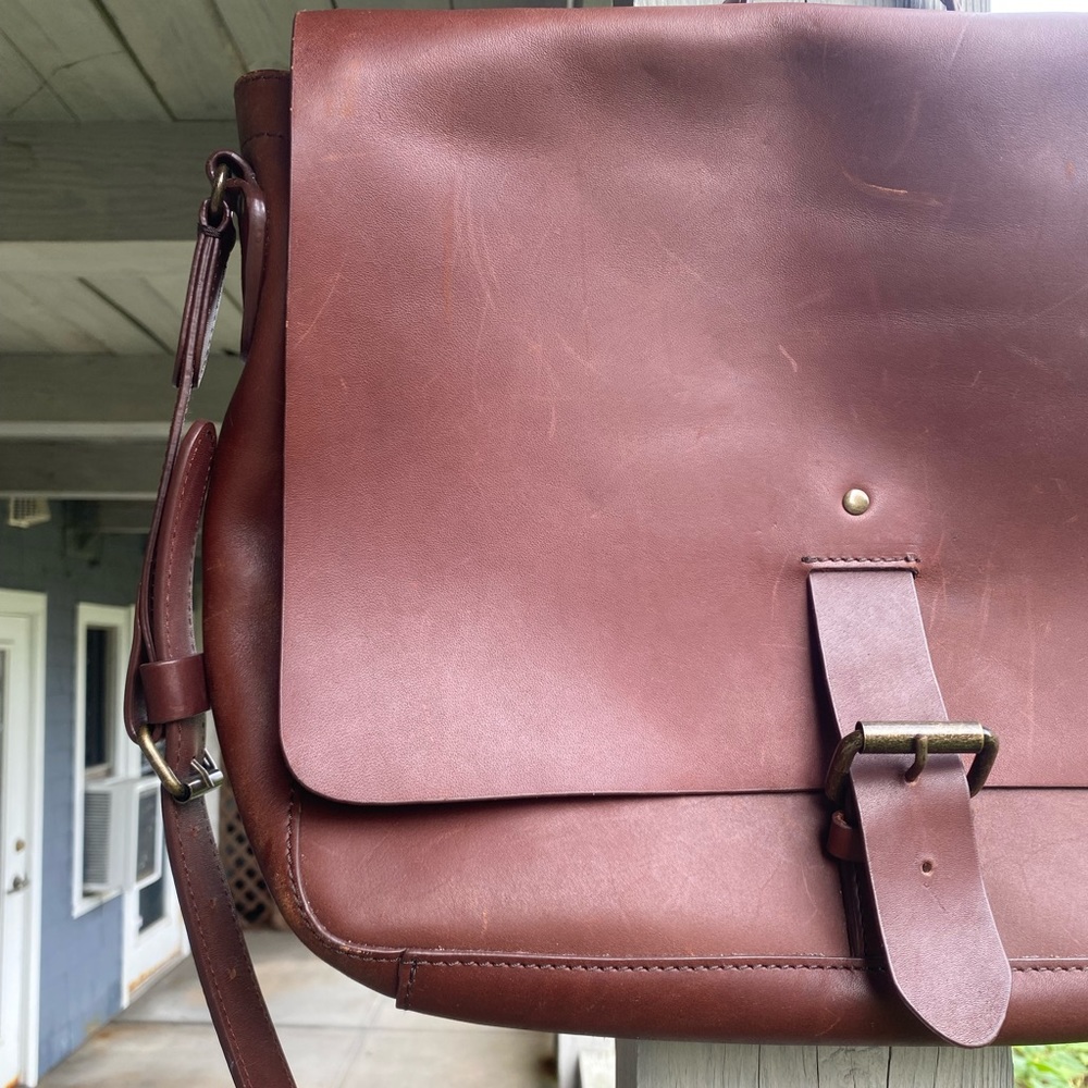 L.L. Bean Rich Brown Leather Messenger Bag - Picture 4 of 15
